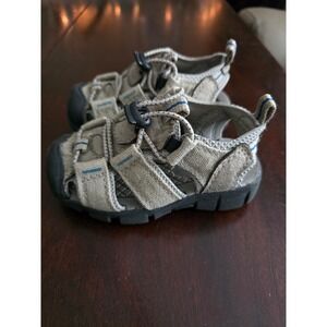 Jumping Beans Kids Tan Canvas Closed Toe Fisherman Sandals Bungee Bumper Shoe 5